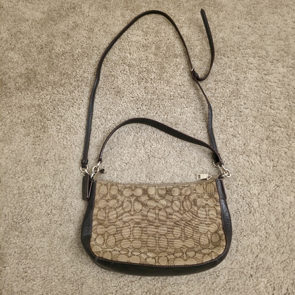 Coach - Picture 2 of 6